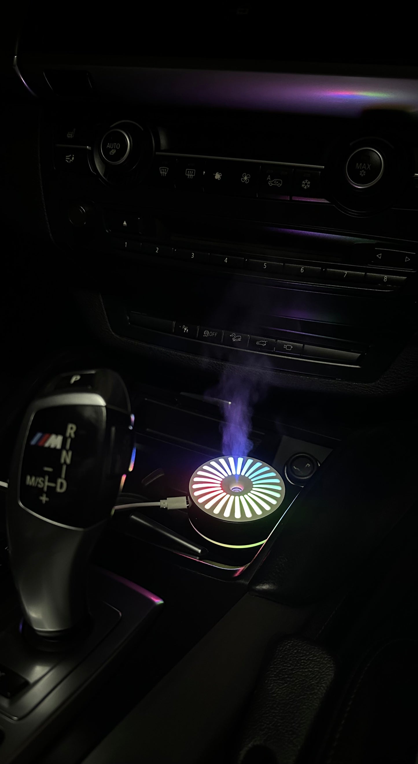 Mini Car Humidifier – USB Cool Mist with Colour-Changing Light (300ml)
